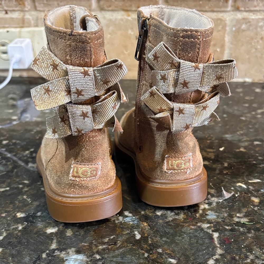 UGG Tillee Bow Boots! Child 8